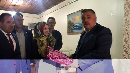 Otopark çalışanını yangından kurtaran genç kıza hediye - ÇORUM