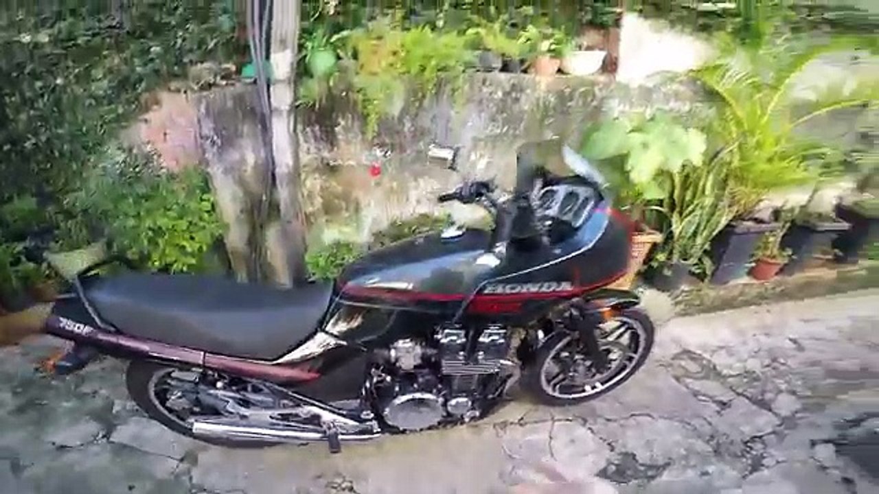 CB 750 FOUR DE 1975 vs CBX 750 MAGIA NEGRA DE 1988!