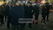 Report TV - Bushati-Kotzias shëtitje në Korçë ulen në një nga kafenetë e qytetit