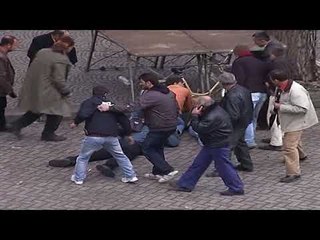 VRASJA E DEMONSTRUESVE NE BULEVARD NE 21 JANAR 2011, FAMILJARET SHPRESOJNE TE REFORMA NE DREJTESI LA