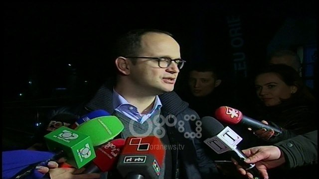Ora News - Bushati pas takimit me Kotzias: Diskutimet jo të lehta, shpresojmë në zgjidhje konkrete