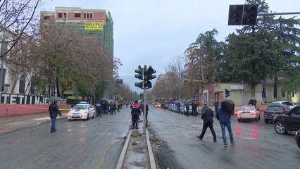 Télécharger la video: VRITET NE TIRANE STUDENTJA E DREJTESISE, DYSHOHET KRIM PASIONI, AUTORI QELLON EDHE VETEN NE KOKE LAJ