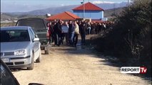 Report TV - Mes dhimbjes dhe lotëve, familjarë përcjellin për në banesën e fundit Ariela Muratin