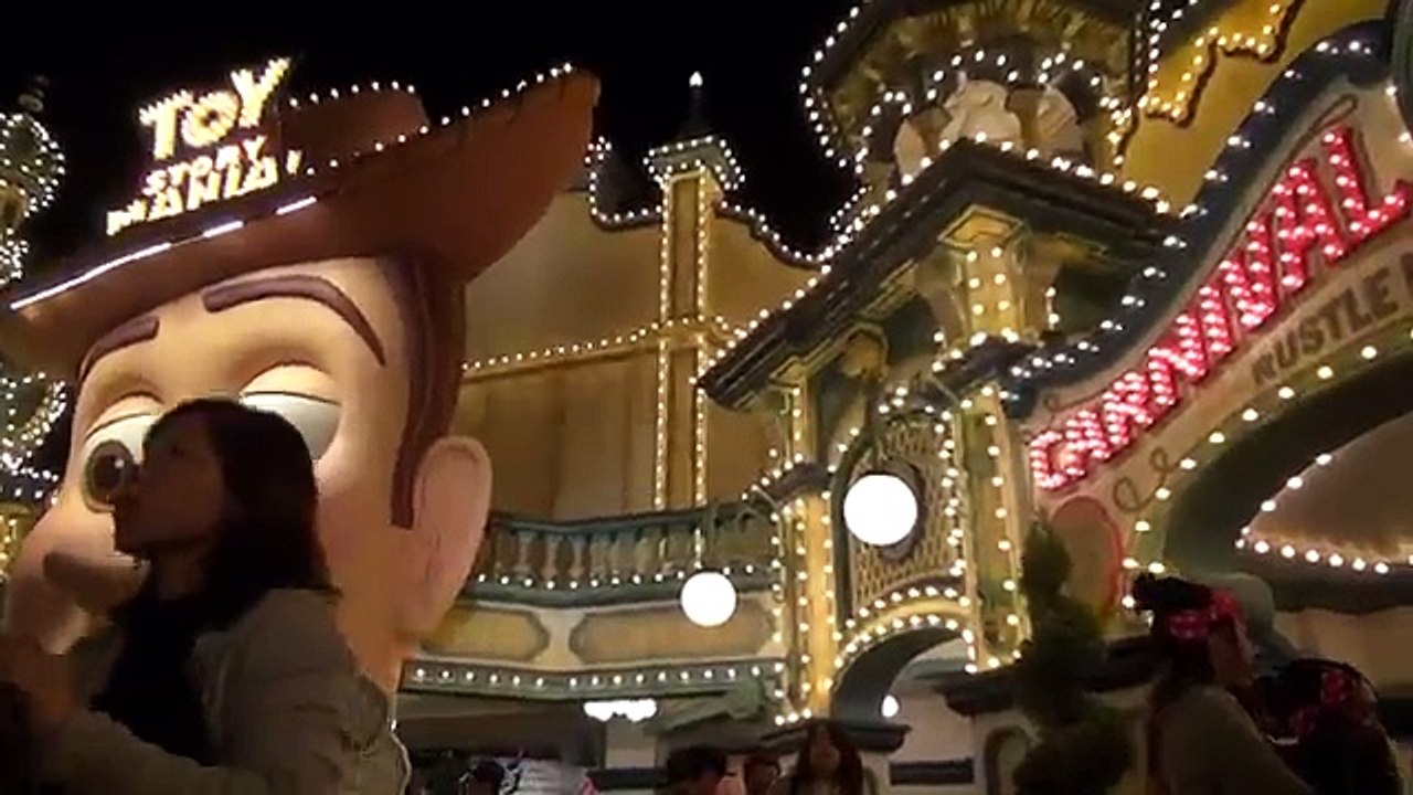 【トイマニ】夜のトイビル・トロリーパークは電飾がまぶしいくらい（TDS）
