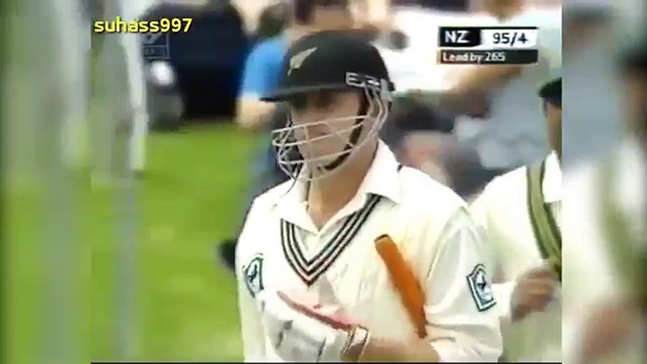 The fastest bowler ever ►►Shoaib Akhtar broken stumps compilation !!