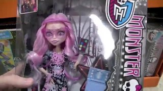 Doll Hunting for Viperine and Sweet Screams/ Monster High