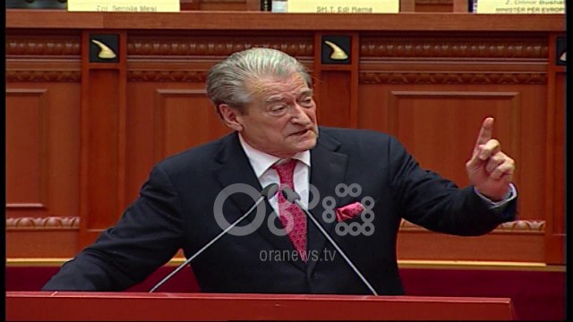Ora News - Ftesa e Berishës: Ngrihuni kundër narko-republikës dhe bixhoz-republikës