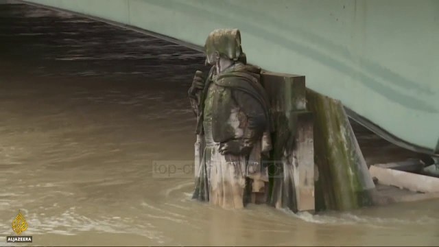 Sena del nga shtrati dhe përmbyt rrugët e Parisit - Top Channel Albania - News - Lajme