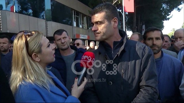 Ora News - Ekskluzive, Edhe Astrit Patozi ne proteste flet per Ora News