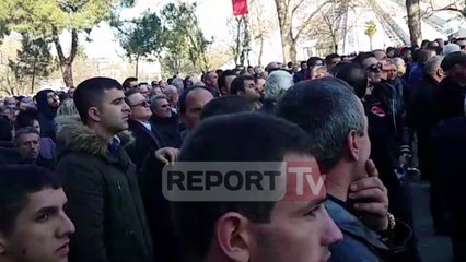 Report TV - Basha i përjashtoi nga listat, ‘rebelët’ në protestë kundër Ramës