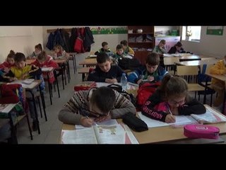 Ora News - Të bëjmë detyrat në klasë, nis implementimi i projektit pilot në Lezhë