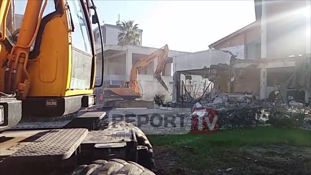 Report TV - Projekti për qendrën e Fierit, nis shembja e 40 objekteve nga IKMT