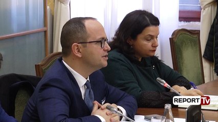 Report TV - Bushati: Çamët mund të kërkojnë pronat në Greqi