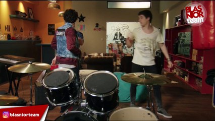 Blas reconoce la pulsera que le regaló a Junior