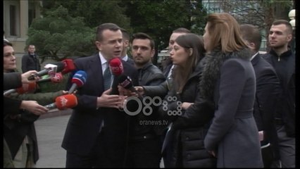 Ora News -  Deputetet e LSI-se e pengojnë të flasë, Balla i quan: Kukuvajka!