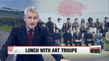 Blue House hosts luncheon for South Korean art troupe