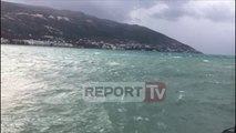 Report TV - Moti i keq paralizon lundrimin në Vlorë, trageti i Brindisit s’vjen dot