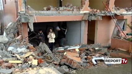 Nga vilë në rrënoja,familja Peti mes acarit, tentoi të hidhej nga çatia,i riu:S'kemi strehim