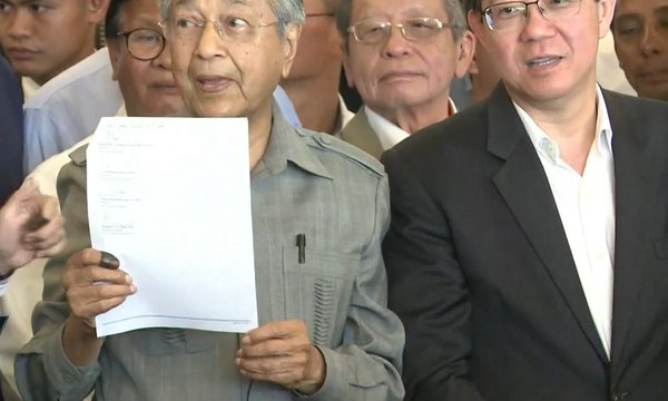 Mahathir Mohamad Dilantik Sebagai Perdana Menteri Malaysia