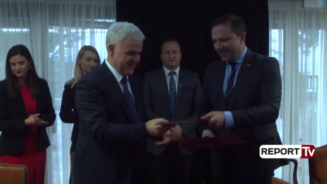 Report TV - Terrorizmi, droga e krimi,Xhafaj nënshkruan marrëveshje me homologun e Maqedonisë