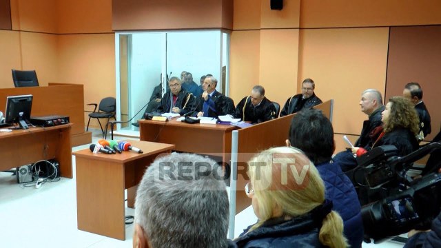 Report TV - Abuzimi te Rrugėt,Xhika e Toma dalin para Gjykatės sė Elbasanit