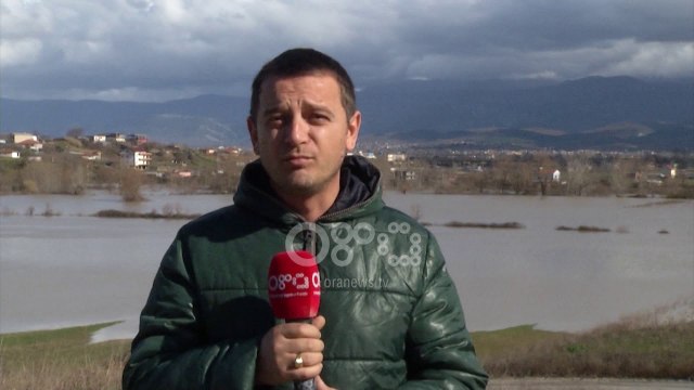 Ora News - Emergjencat: Rrezikohen Vlora dhe Fieri, Vjosa arrin deri në 8 metra