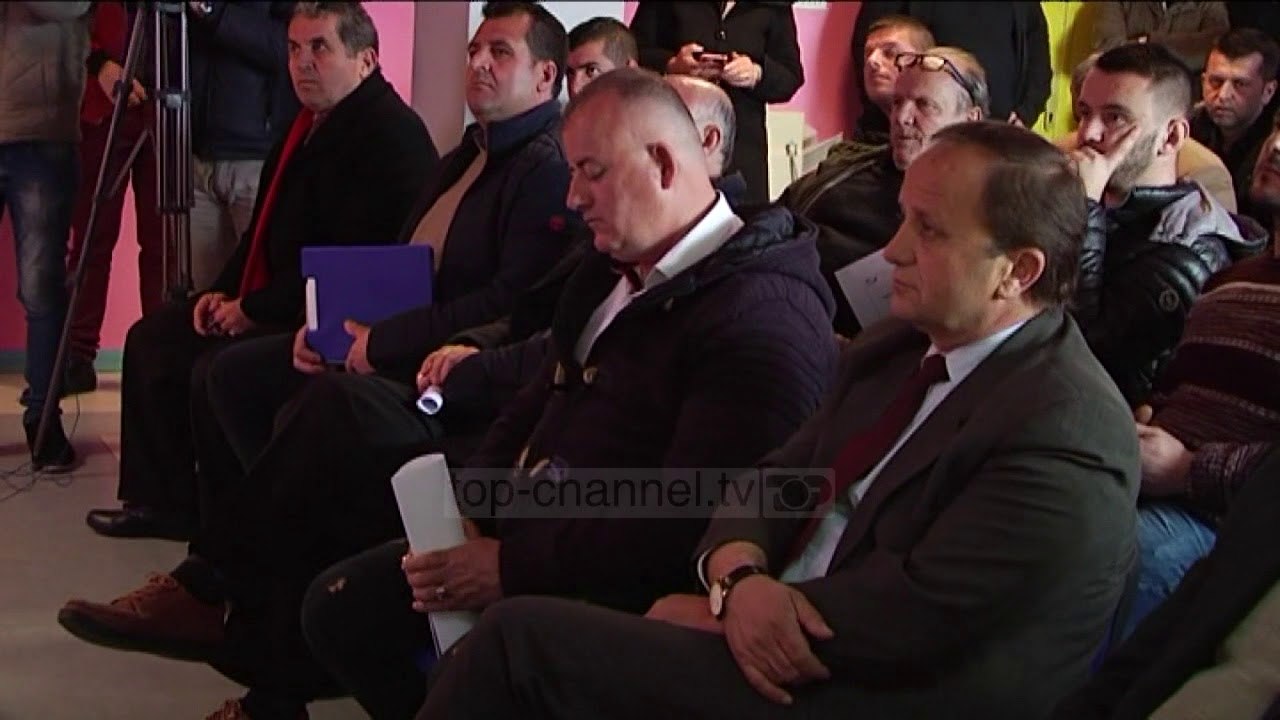 Kundërshtohet vendgrumbullimi i plehrave në Rrogozhinë - Top Channel Albania - News - Lajme