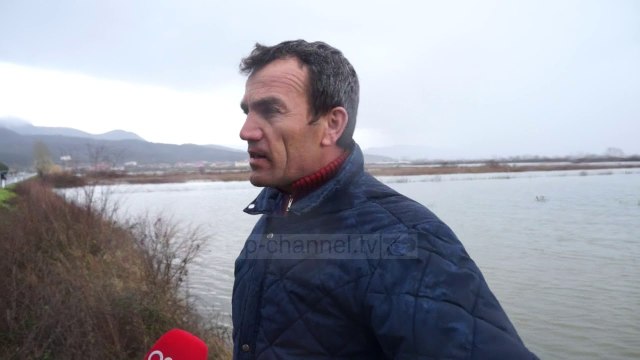 Obot, nën ujë mjaft toka bujqësore. Shpërndahen ndihmat - Top Channel Albania - News - Lajme