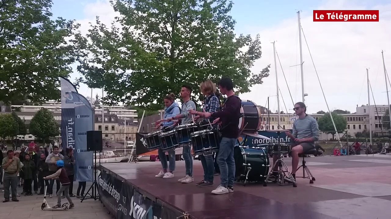 Démonstration du pupitre batterie du bagad de Vannes