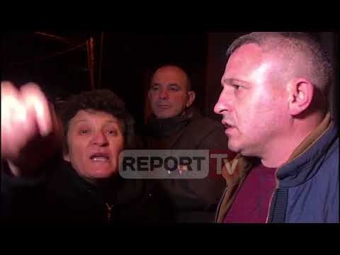 Report TV - Gjirokastër, në protestë banorët e pallatit që rrezikon shembjen