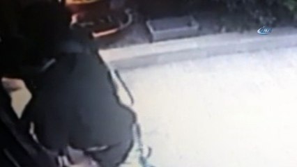 Yeni evli çiftin altınlarını çalan hırsızlar kamerada