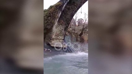 Ora News -  Prurjet dëmtuan historinë, urat shekullore që “humbëm” nga vëshimi i lumenjve
