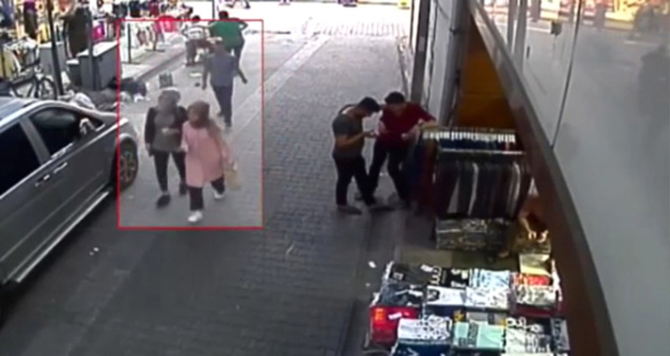4 Saniyede Cep Telefonu Çalan Hırsız, Seke Seke Böyle Kaçtı
