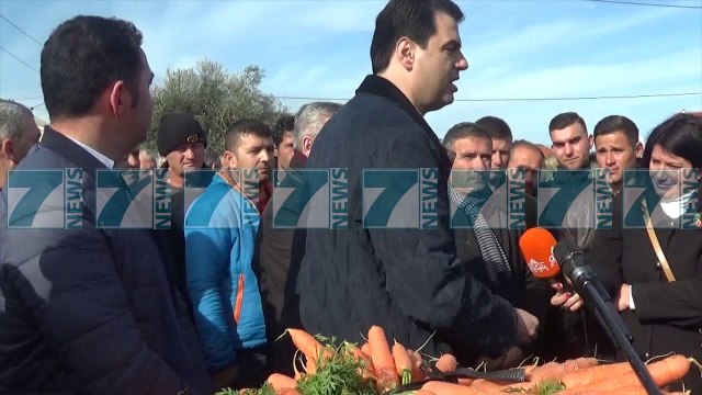 BASHA AKUZON QEVERINE NGA DIVJAKA TE HEDHIM RAMEN NE KANAL - News, Lajme - Kanali 11