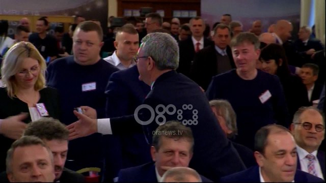 Ora News - Armand Duka sërish president i Federatës Shqiptare të Futbollit