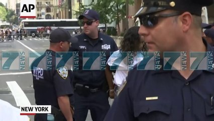 PELOSI MBAN FJALIMIN ME TE GJATE NE SENAT - News, Lajme - Kanali 11