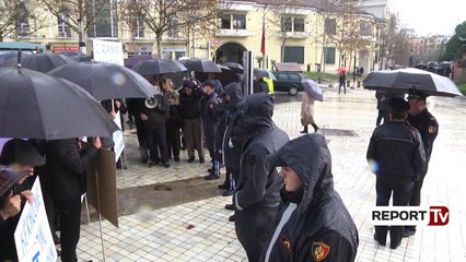 Report TV - Minatorët nga i gjithë vendi, protestë para parlamentit të Shqipërisë: Miratoni statusin