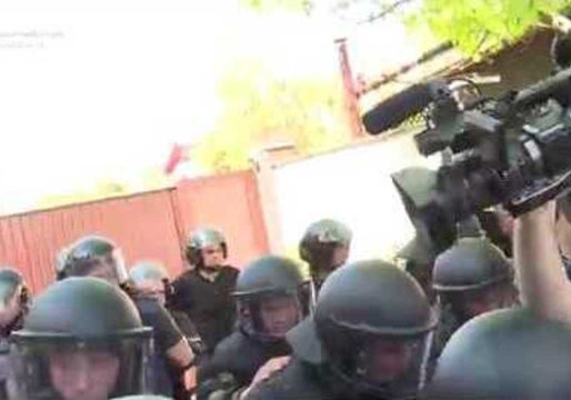 Nationalists Storm Home of Ukrainian Opposition Politician and TV Station Co-Owner Serhiy Lyovochkin