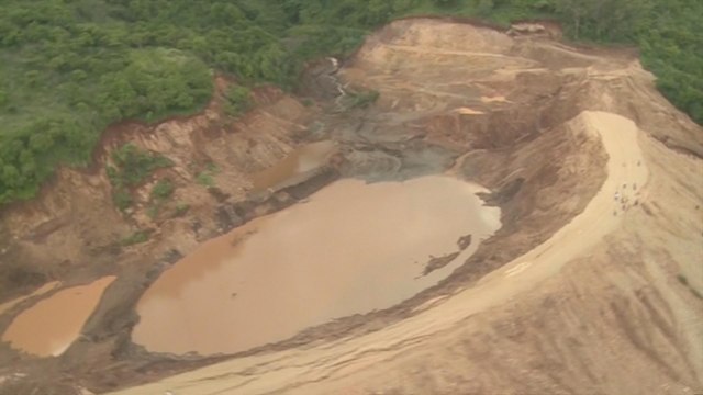 Kenya dam disaster: Rescuers searching for survivors