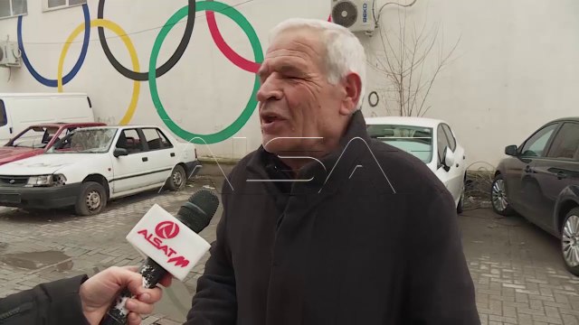 Kushtet e këqija në shkolla, prindërit grumbullojnë fonde