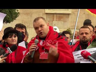 Ora News - Protesta para kryeministrisë kundër marrëveshjes së detit me Greqinë