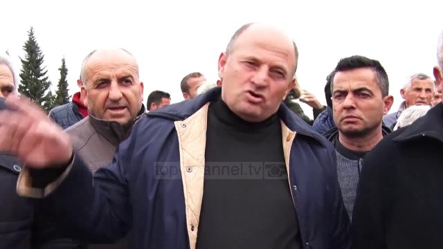 Përmbytjet nga Shkumbini, banorët e Rrogozhinës në protestë - Top Channel Albania - News - Lajme