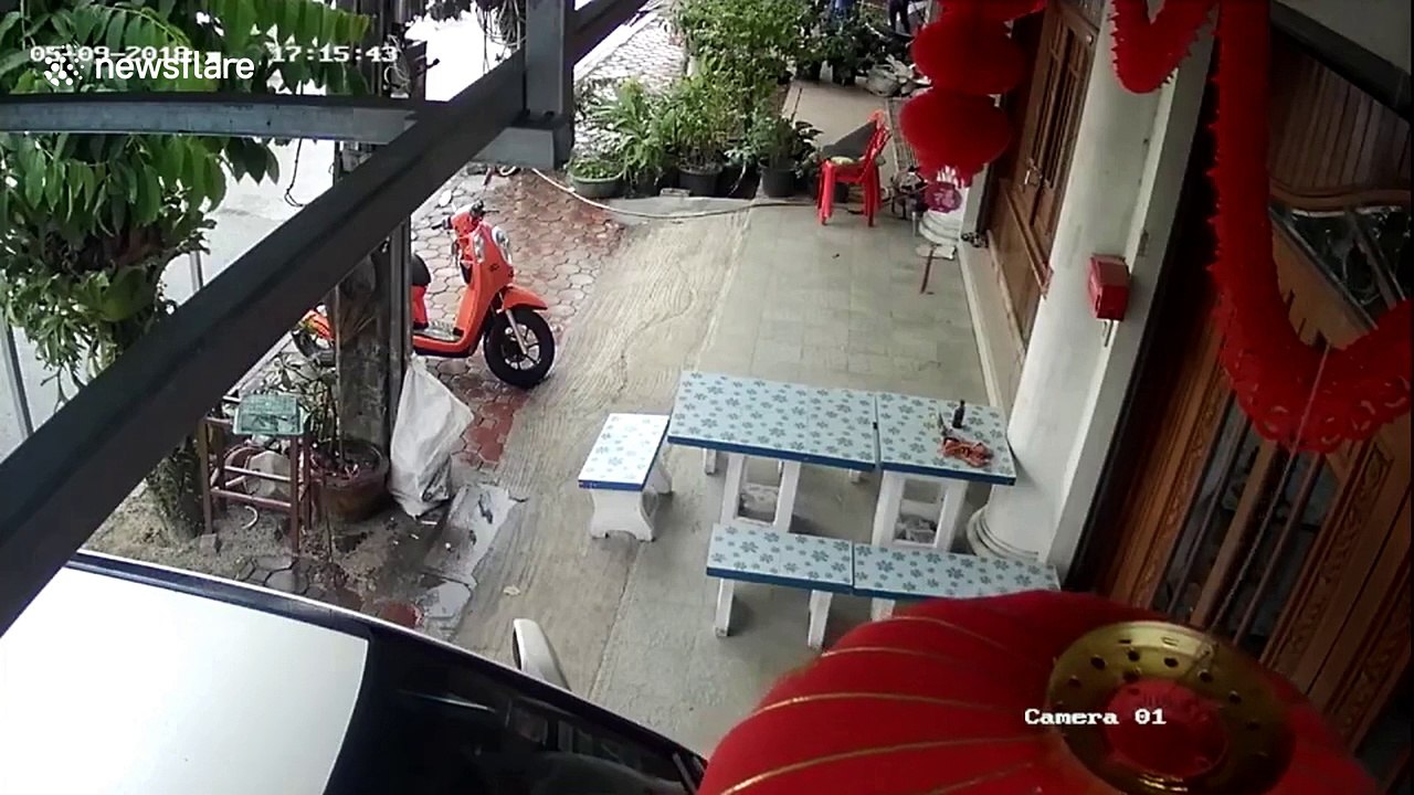 Out-of-control truck crashes into a house in Th...