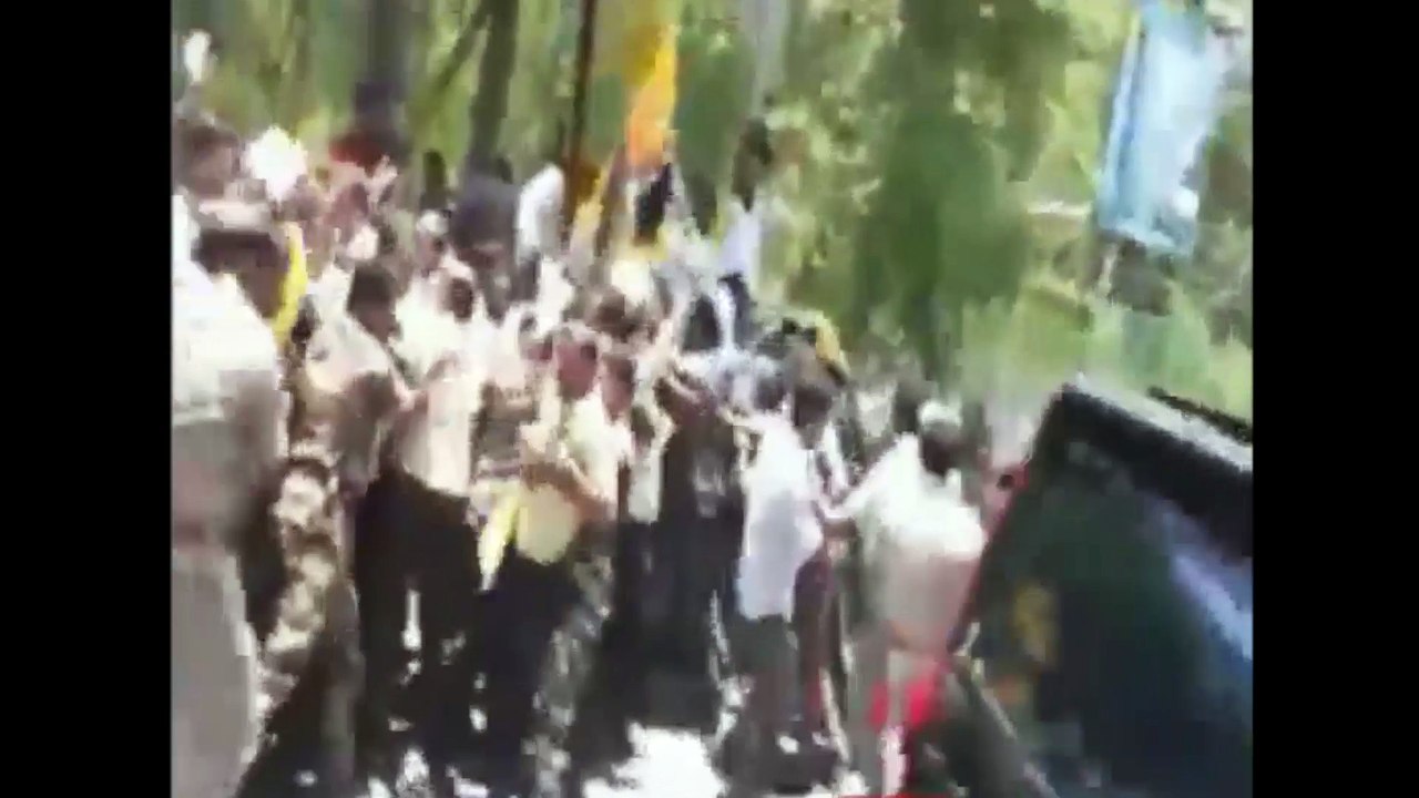 திருப்பதியில் தெலுங்குதேசம் கருப்புக் கொடி போராட்டம்!!-வீடியோ