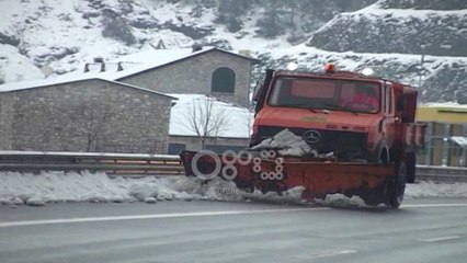 Ora News -  Dibër, dëbora bllokon 4 Njësi Administrative