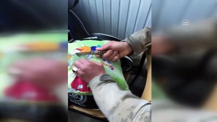 Uyuşturucuyu yolcu yastıklarına gizlemişler - VAN