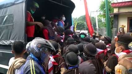 Indonésie: évacuations après l'éruption d'un volcan