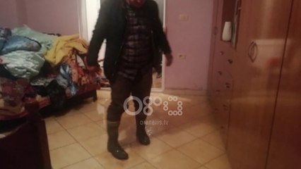 Ora News - Banorët e pallatit 8 katesh në Gjirokastër sërish në hall, shiu u hyn në shtëpi