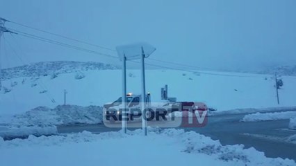 Descargar video: Report TV - Situata nga reshjet e dëborës në aksin aksin Pogradec- Qafë Thanë