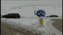 Dëbora bllokon rrugët në veri dhe zonat e larta - Top Channel Albania - News - Lajme